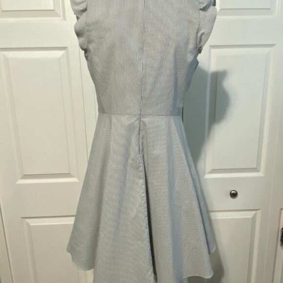 CECE Pleated Flutter Sleeve Dress Grey & White Striped Sz 6 - Picture 5 of 10